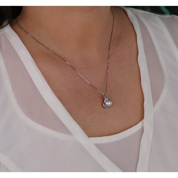 Pendant Only 14K White Gold Akoya Pearl Dolphin Pendant 5/8" x 1/2" - Picture 2 of 8